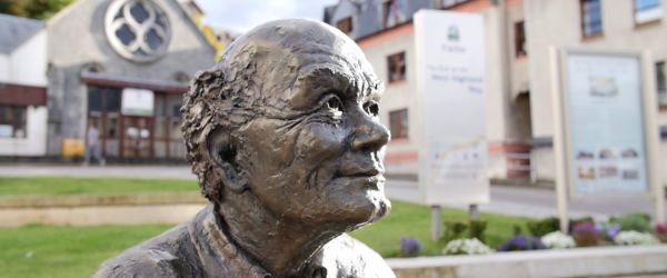 sore-feet-statue-at-end-of-West-Highland-Way