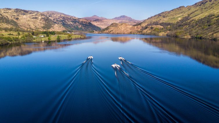 boats-heading-up-loch-lomond-viewed-from-air