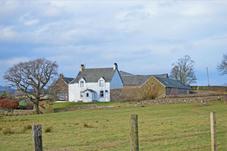 farmouse-near-gartness