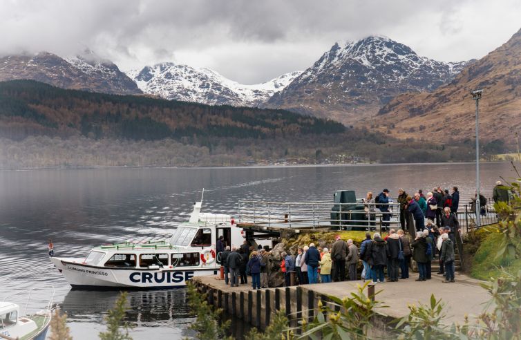 inversanid-ferry-collecting-passengers