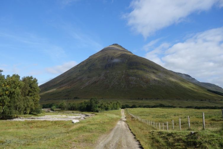 walking-towards-Beinn-Dorain