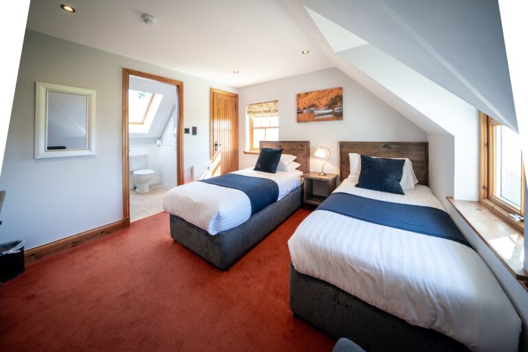 R33 Twin Reduced 768x512