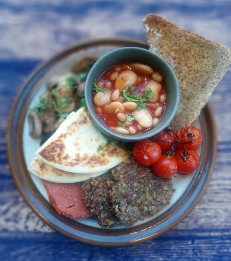 WhatsApp Image 2022 11 23 at 06.38.40 768x867