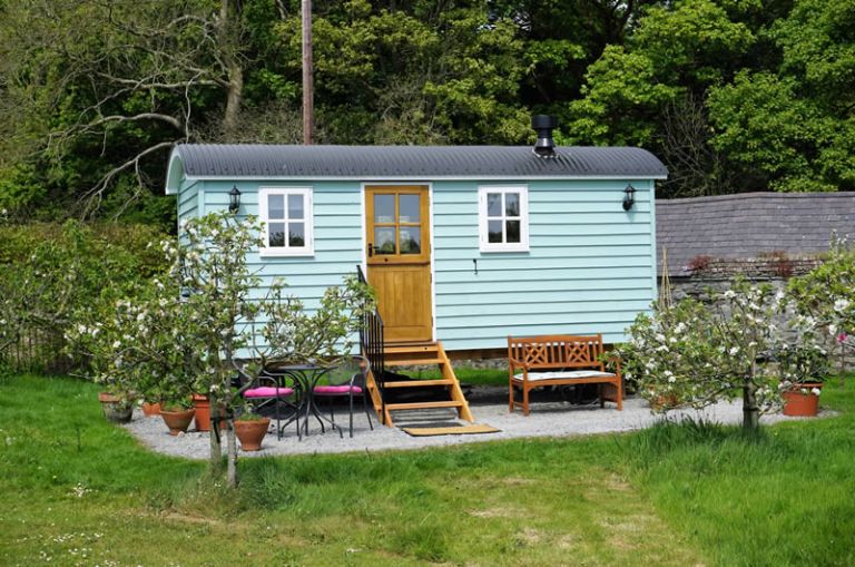 lg shepherds hut outside 1 768x509