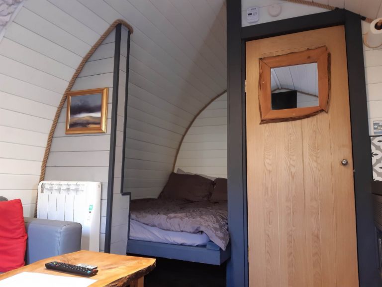 Riverside Pod bedroom 768x576