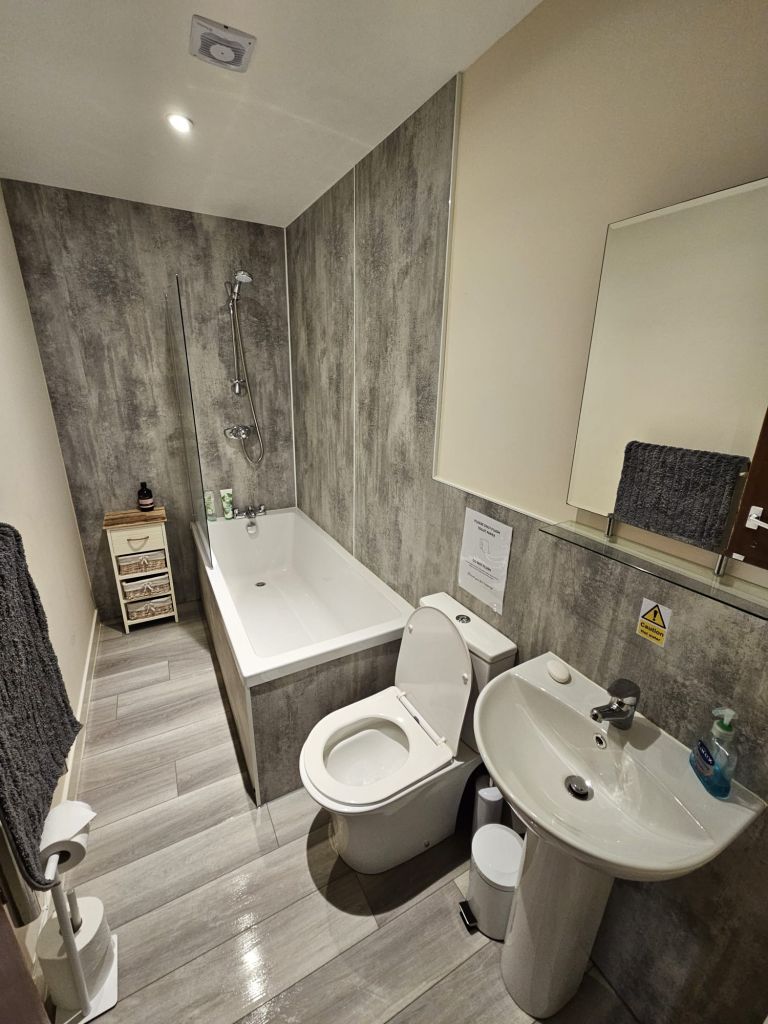 44231225 7a63 490e b5d9 717f2def3212 1 768x1024